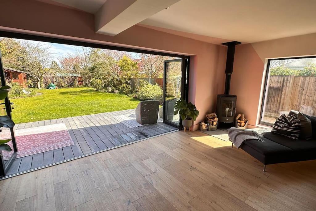 Formby, Spacious True Bungalow Steps From Beach Exteriér fotografie