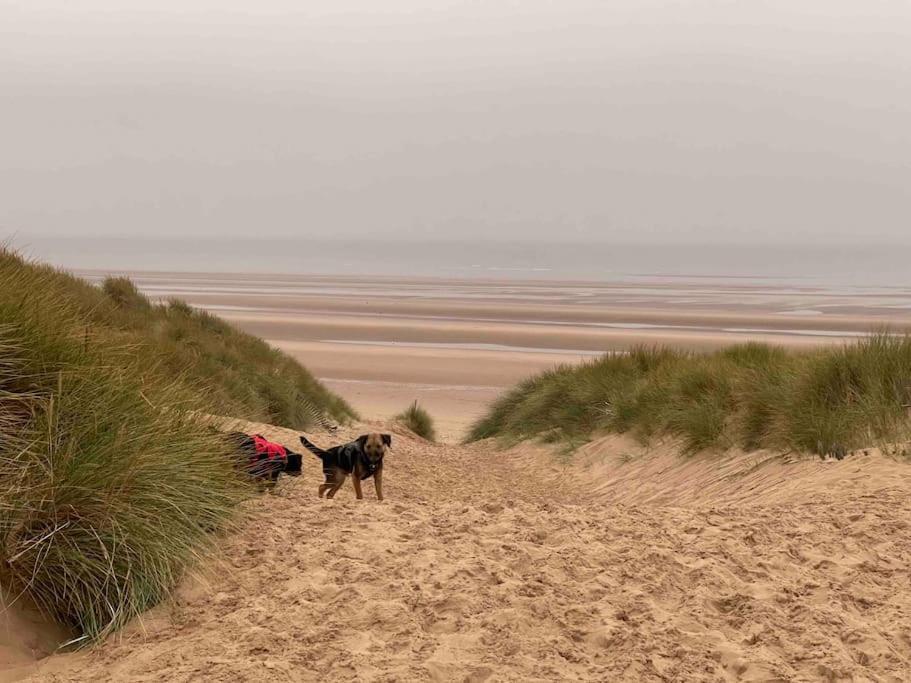 Formby, Spacious True Bungalow Steps From Beach Exteriér fotografie