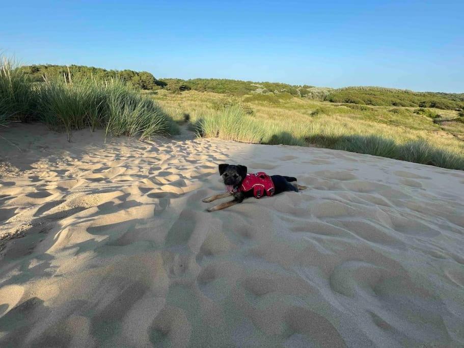 Formby, Spacious True Bungalow Steps From Beach Exteriér fotografie