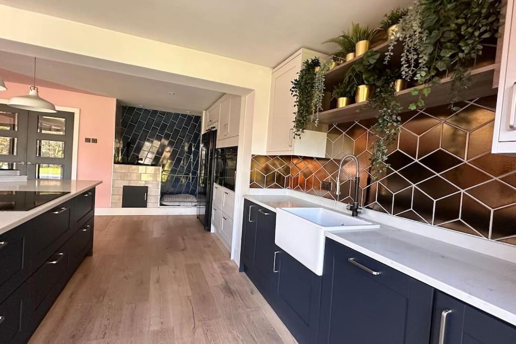 Formby, Spacious True Bungalow Steps From Beach Exteriér fotografie